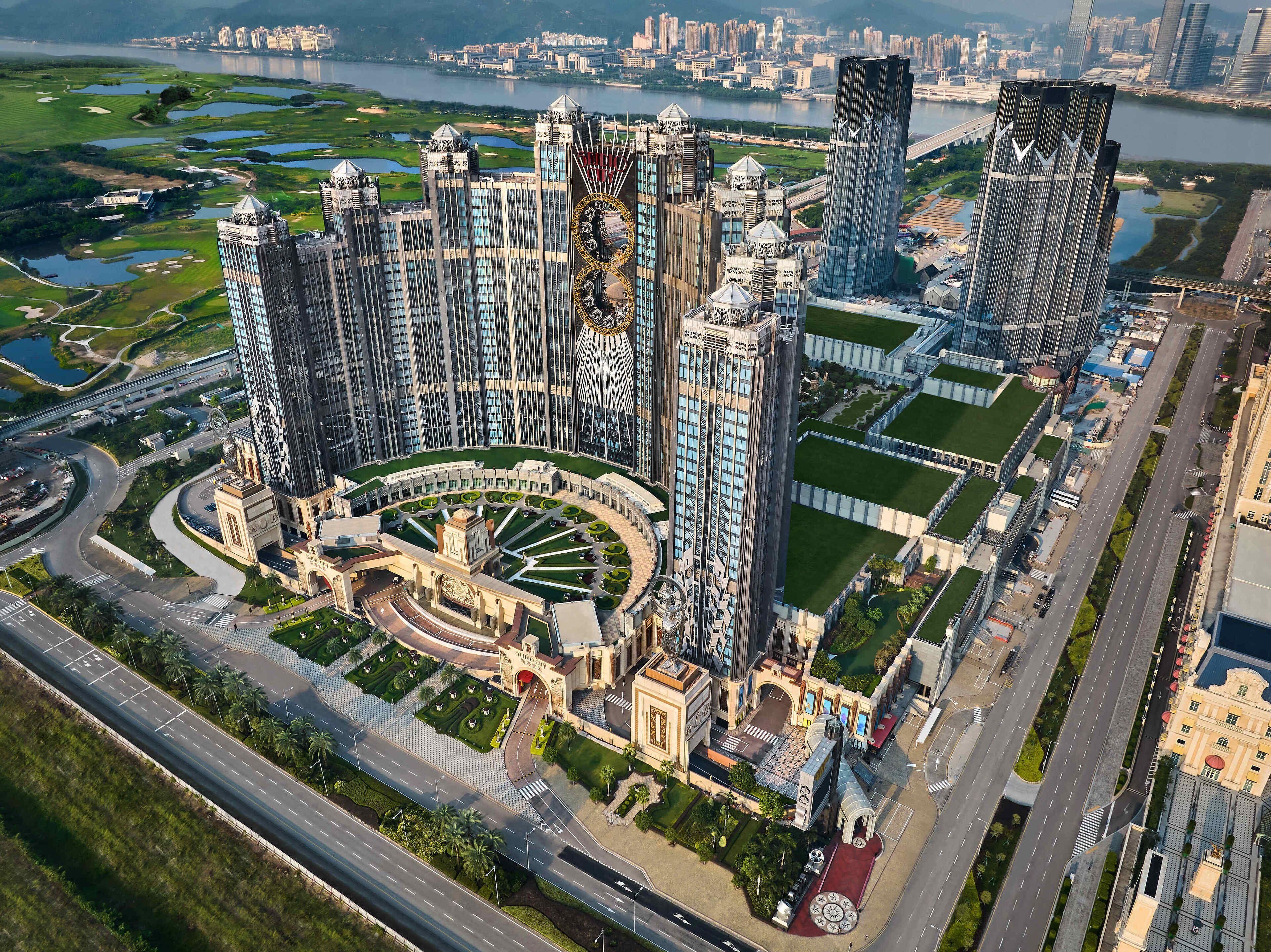 ⋆⋆⋆⋆⋆ | STUDIO CITY - EPIC TOWER | CHINA、マカオ | $396からの